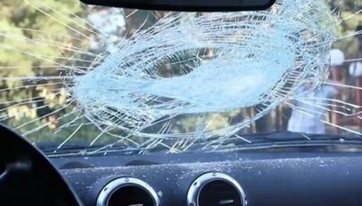 Krāslavā ar auto savaino gājēju un aizbrauc no notikuma vieta