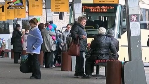 Kāpēc Autobusu parks ieviesa izmaiņas braukšanas maksā? (video)