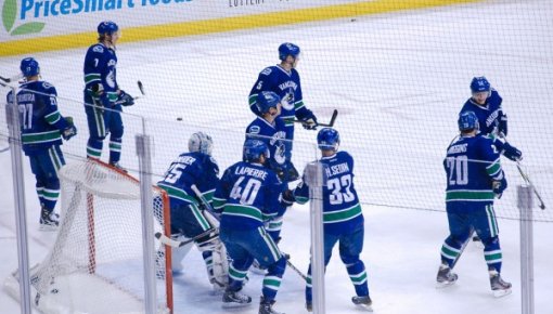 'Canucks' bez Ķēniņa izcīna otro uzvaru pēc kārtas