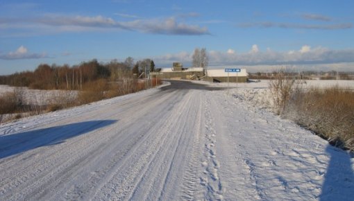 Atkušņa laikā grants ceļi kļūst grūtāk izbraucami