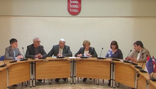 Novada dome turpinās jauniešu nodarbinātības programmas īstenošanu