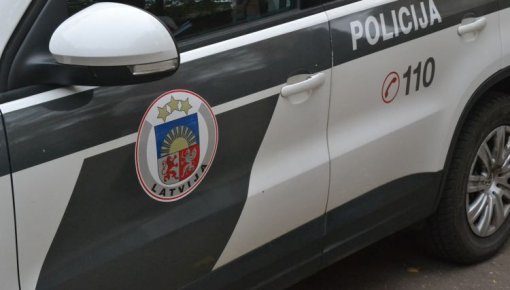 Autovadītāja apturēšanai Latgalē policija pielietojusi šaujamieroci