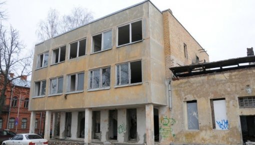 Pašvaldība šogad plāno likvidēt bijušā uzņēmuma “Daiļrade” graustu