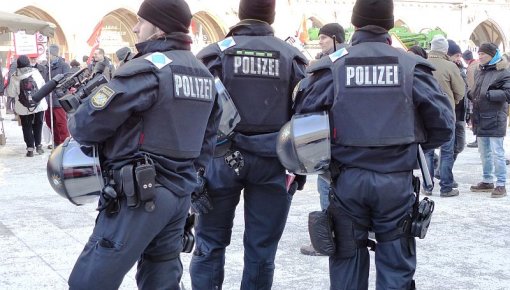 Vācijas policija pie AfD kongresa arestē 400 protestētājus