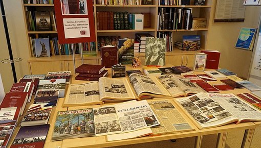 Latvijas Neatkarības atjaunošanas diena bibliotēkā