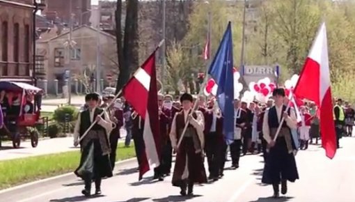Varšavas ielā tika nosvinēti trīs svētki