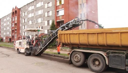 Pašvaldības speciālisti stingri uzrauga ceļu remontdarbu kvalitāti