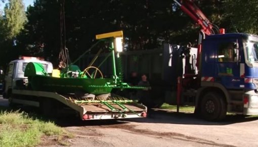 Pilsētas ūdenstilpju attīrīšanai iegādāta specializēta laiva