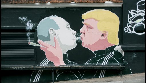 Viļņā atjaunots grafiti ar Putinu un Trampu, bet tā saturs mainījies
