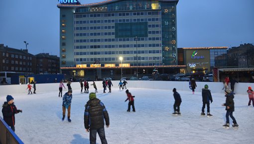 No 19. novembra Vienības laukumā atkal darbosies slidotava