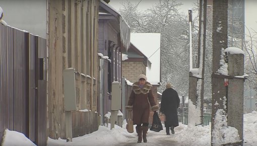 Vai uz jūsu mājas jumta ir lāstekas un sniegs?