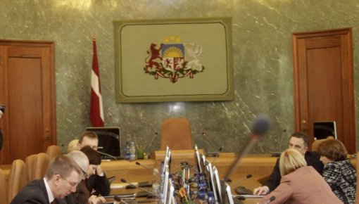 Atvieglo ieceļošanas nosacījumus augsta līmeņa speciālistiem, lai risinātu darbaspēka trūkumu