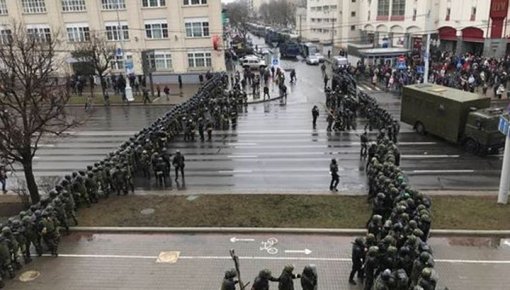 Baltkrievijā pirms protesta akcijas aizturēti vairāki desmiti cilvēktiesību aizstāvju