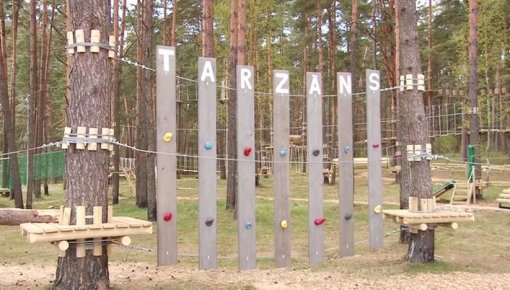 Atpūtniekus gaida gan pludmales, gan piedzīvojumu parks „Tarzāns”