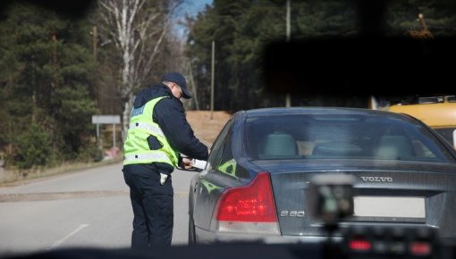 Velšs: policija daudz paveikusi, lai samazinātu korupciju ceļu policistu rindās