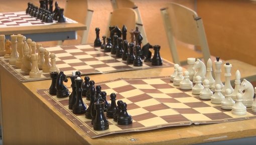 “Daugava Chess” aicina visus uz ātro šaha spēli un blicu (VIDEO)