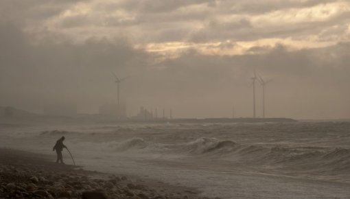 Īrijai tuvojas tropiskā viesuļvētra; izsludināta sarkanā trauksme