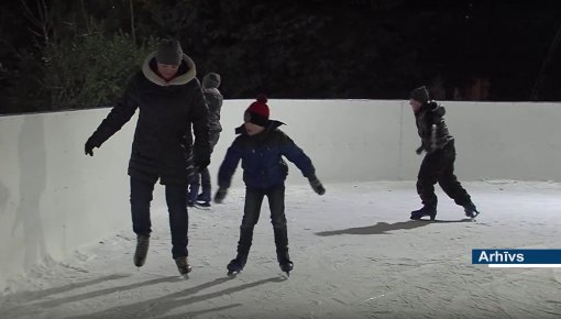 Šogad publiskās slidotavas Daugavpilī iespējams nebūs (VIDEO)