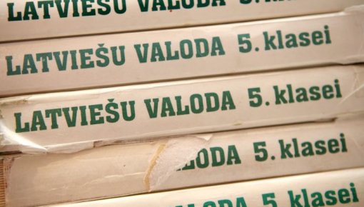 Valdība konceptuāli atbalsta pāreju uz mācībām valsts valodā vispārējās izglītības iestādēs