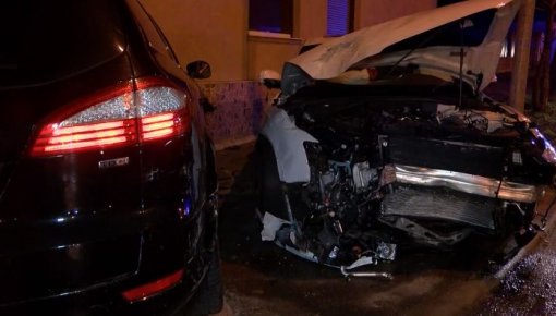 Kārtējā auto sadursme Smilšu un Liepājas ielu krustojumā (VIDEO)