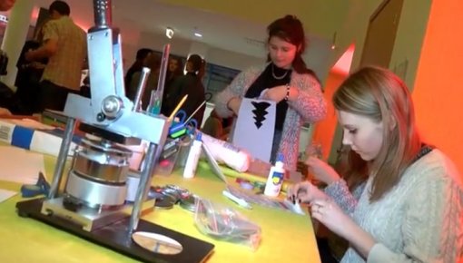 Nāc uz Ziemassvētku laboratorijām! (VIDEO)