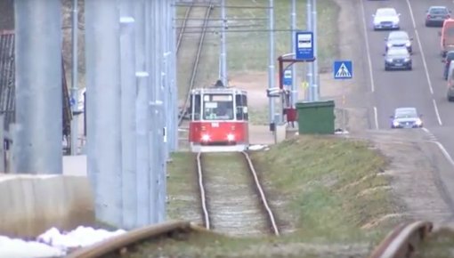 Sakarā ar jaunās tramvaju līnijas būvdarbiem ir ieviesti transporta kustības ierobežojumi (VIDEO)