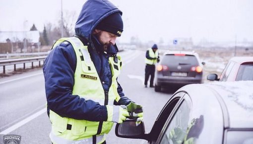 Ziemassvētku brīvdienās pie stūres reibumā pieķerti 56 autovadītāji