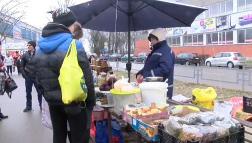 Kā norit tirdzniecība Valkas ielas tirgū? (VIDEO)