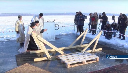 Šogad Stropos nenotiks ticīgo iegremdēšanās iesvētītajā ūdenī (VIDEO)