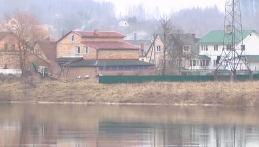 Būvēs aizsargdambi Nometņu ielas rajonā (VIDEO)