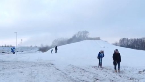 Atkusnis nespēj mazināt ziemas prieku baudīšanu (VIDEO)