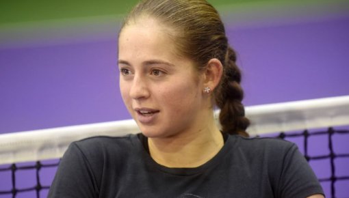 Ostapenko kļuvusi par pasaules sesto raketi