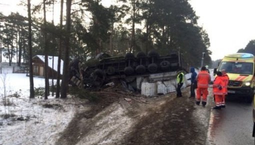 Foto: Smaga autoavārija uz Tallinas šosejas; viens bojāgājušais