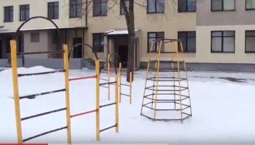 Daugavpils bērnu dārzos uzstādīs jaunu spēļu laukumu aprīkojumu (VIDEO)