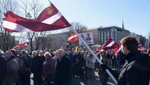 Leģionāru piemiņas gājiens Rīgā sākās bez saspīlējuma