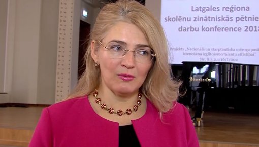 Skolnieki prezentēja savus pētnieciskos darbus (VIDEO)