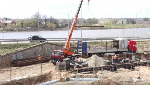 ,,Saules” skolas jaunā korpusa būvniecības darbi noris pēc plāna (VIDEO)