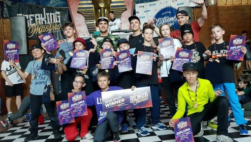 "FACTORY KINGZ" uzvarēja starptautiskajā breika deju turnīrā "BREAKING MASTERS 2018"