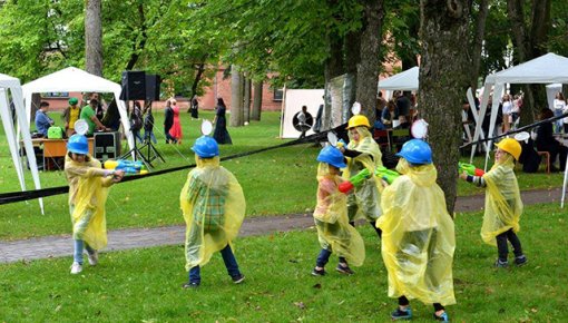 Nometne „ Laimīgs bērns stabilā ģimenē Latvijas simtgadē”