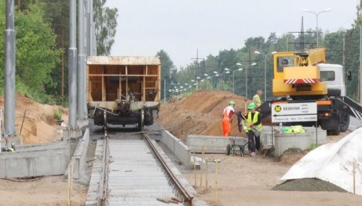 Tramvaja līnijas būvniecība rit pilnā sparā