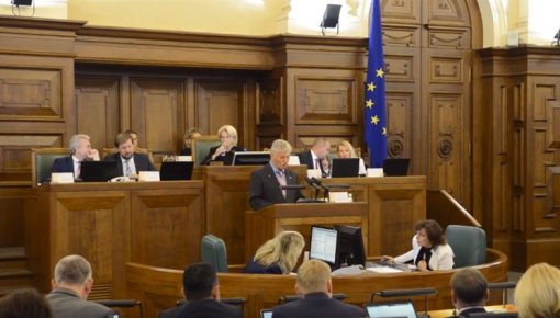 Esošajiem saeimas deputatiem vēl ir iespēja pieņemt vairākus svarīgus lēmumus (VIDEO)