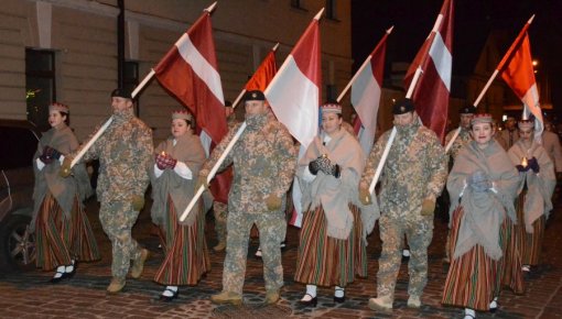 11. novembrī lāpu gājiens Daugavpilī pulcē lielu dalībnieku skaitu