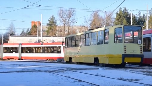 Jaunie tramvaju vagoni Daugavpilī kursēs pa jauno sliežu ceļu (VIDEO)