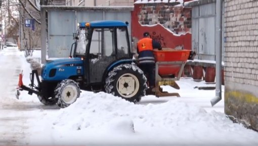 Daugavpils ielu attīrīšanai no sniega novirzīta visa specializētā tehnika (VIDEO)