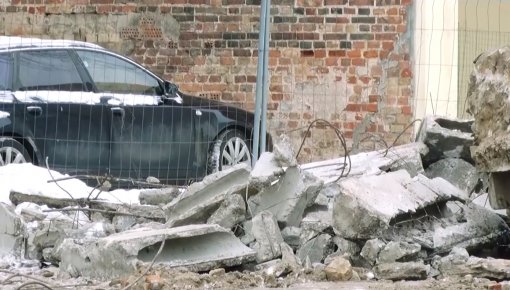 Nojaukta grausta vietā ierīkos bērnu rotaļu laukumu (VIDEO)