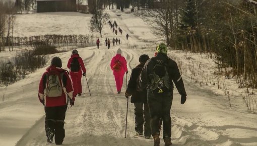 DNKC “Vārpa” demonstrēja dokumentālo filmu “Izgaismot Laviju” (VIDEO)