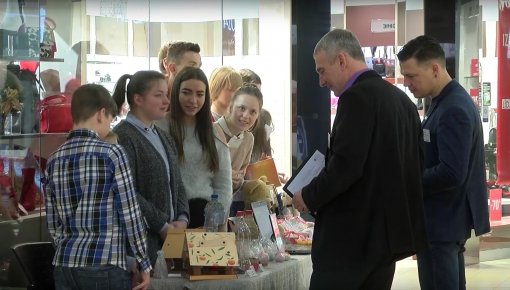 Skolēni attīsta praktiskās iemaņas uzņēmējdarbībā (VIDEO)
