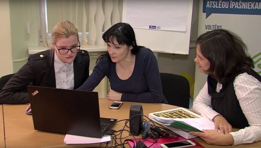 Daugavpils skolēni iepazīst profesijas Ēnu dienā (VIDEO)