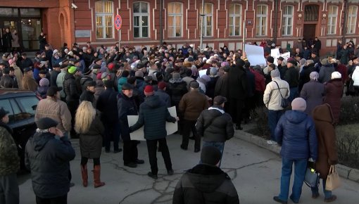 Daugavpils iedzīvotāji pauž neapmierinātību par pilsētas domes darbu (VIDEO)