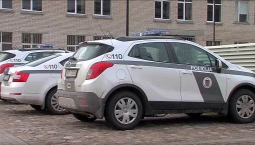 Policija aizturējusi auto dedzinātāju Daugavpilī (VIDEO)